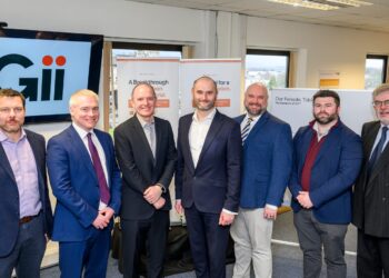 Investors (L-R): Andrew Clapp (SNIB), David Ovens (Archangels), Adrian Gillespie (SE), Jean-Christophe Granier (CEO, iGii), Alastair McMillen (SNIB), Aidan MacMillan (PXN), Gordon Culfeather (SE) (Credit: iGii)