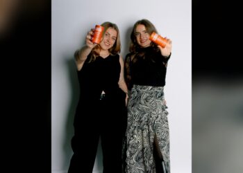 L-R: Isla Wynne Thomas and Jessica-Rose Watson (Credit: GLORIAH)