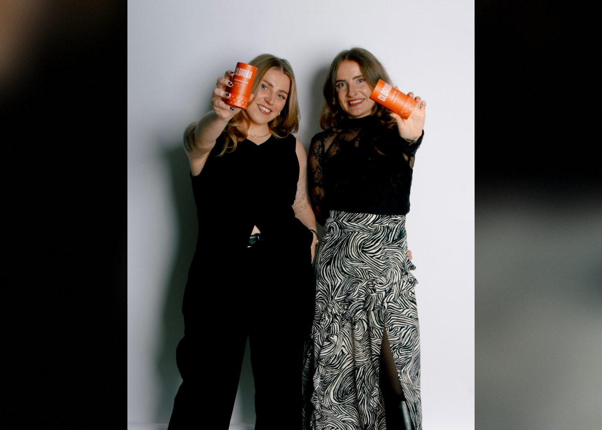 L-R: Isla Wynne Thomas and Jessica-Rose Watson (Credit: GLORIAH)
